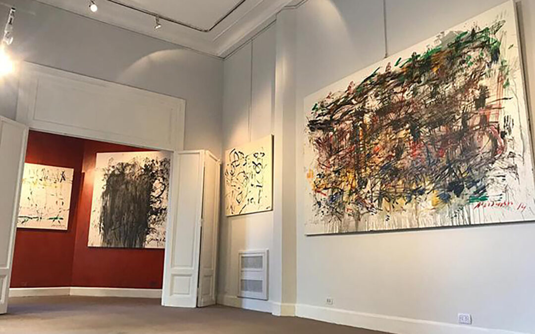 El universo expandido de Avakián En la nueva sede de Galería Azur